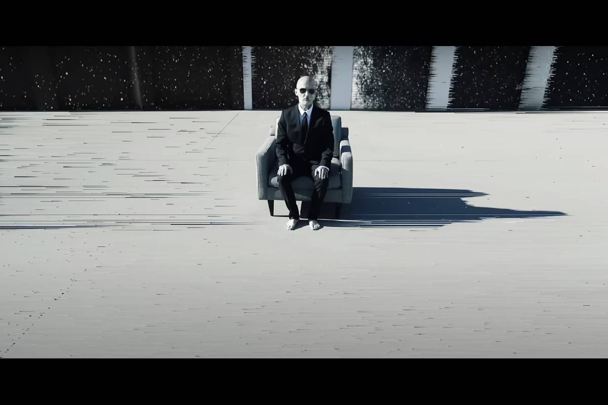 Moby при участии Lady Blackbird - «dark days» (Официальное Видео)